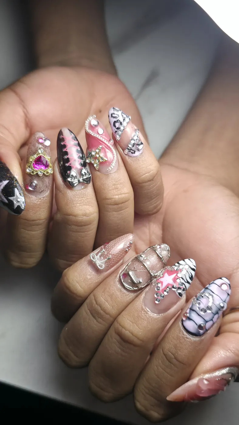 Set Y2K con corazones, estrellas, lazitos y gemas