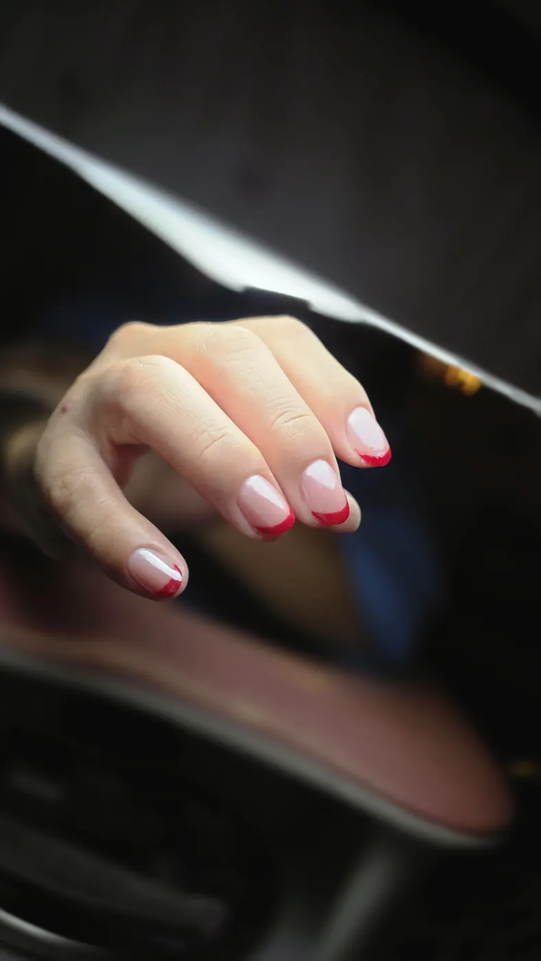 French tip contemporáneo en rojo
